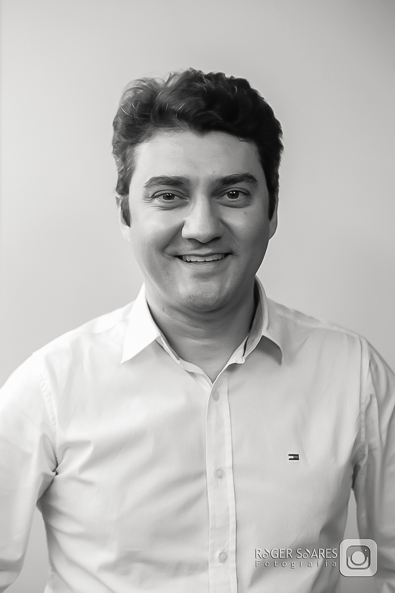 retratos profissionais estúdio fotográfico fotografia de estúdio portrait business linkdin redes sociais conexões verdadeiras cadeira luz camera canon flash mulher executiva poses alegria determinação foco ricardo jordão rainmaker vendas bizrevolution