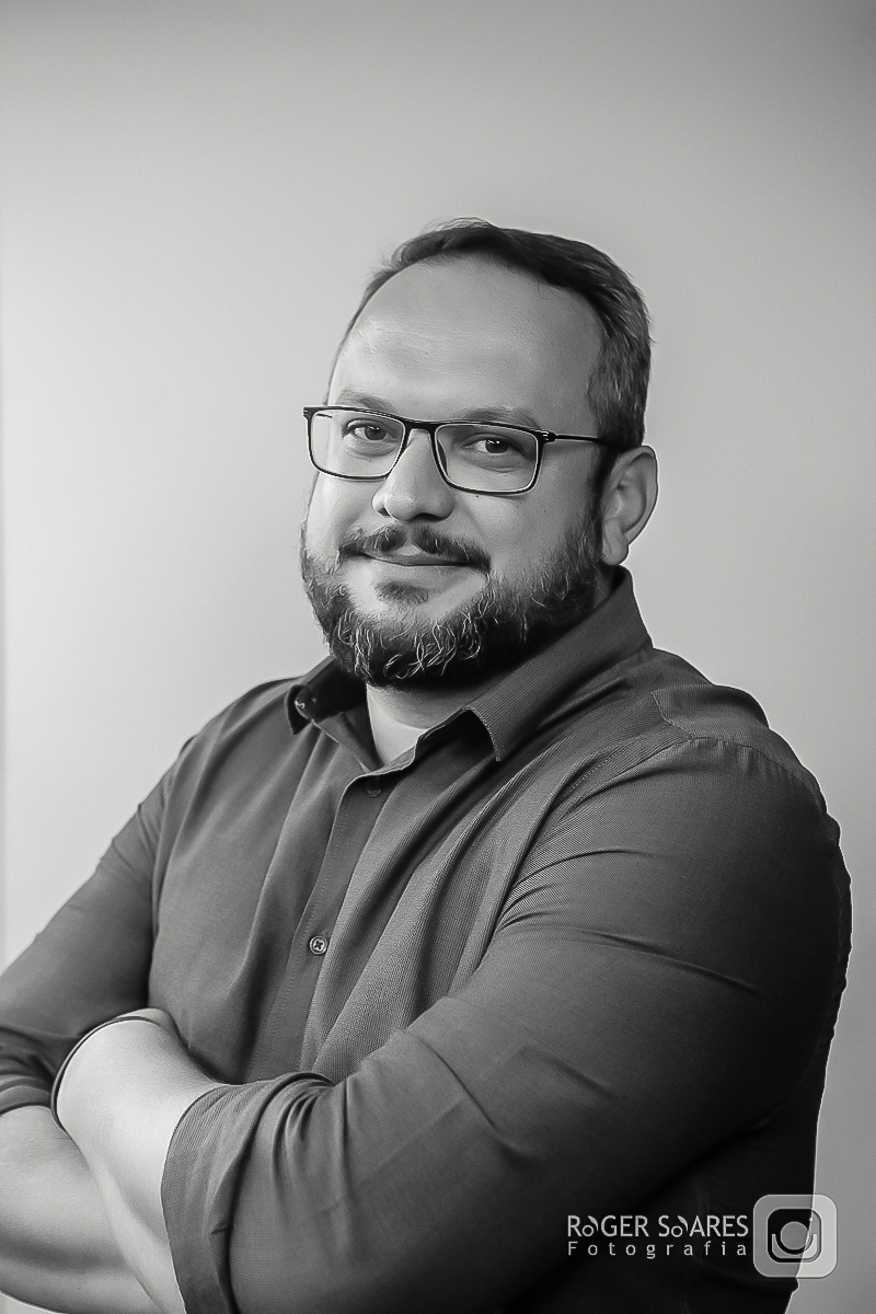 retratos profissionais estúdio fotográfico fotografia de estúdio portrait business linkdin redes sociais conexões verdadeiras cadeira luz camera canon flash mulher executiva poses alegria determinação foco ricardo jordão rainmaker vendas bizrevolution