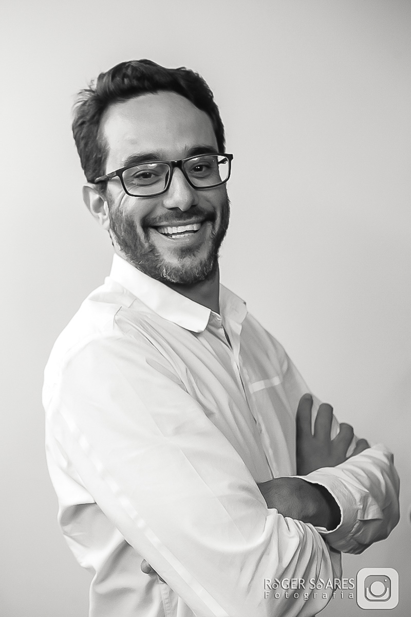 retratos profissionais estúdio fotográfico fotografia de estúdio portrait business linkdin redes sociais conexões verdadeiras cadeira luz camera canon flash mulher executiva poses alegria determinação foco ricardo jordão rainmaker vendas bizrevolution