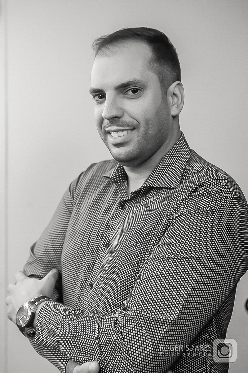 retratos profissionais estúdio fotográfico fotografia de estúdio portrait business linkdin redes sociais conexões verdadeiras cadeira luz camera canon flash mulher executiva poses alegria determinação foco ricardo jordão rainmaker vendas bizrevolution