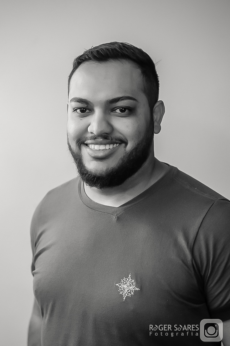 retratos profissionais estúdio fotográfico fotografia de estúdio portrait business linkdin redes sociais conexões verdadeiras cadeira luz camera canon flash mulher executiva poses alegria determinação foco ricardo jordão rainmaker vendas bizrevolution