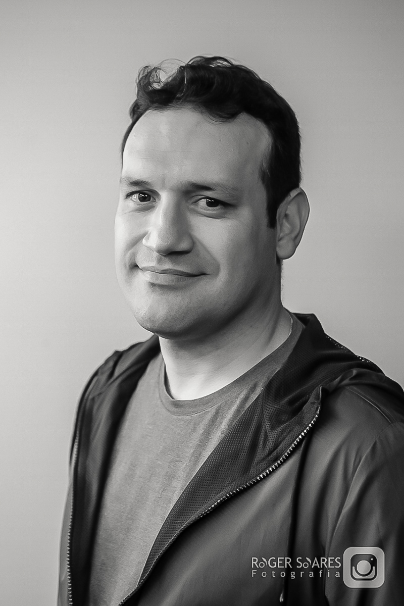 retratos profissionais estúdio fotográfico fotografia de estúdio portrait business linkdin redes sociais conexões verdadeiras cadeira luz camera canon flash mulher executiva poses alegria determinação foco ricardo jordão rainmaker vendas bizrevolution