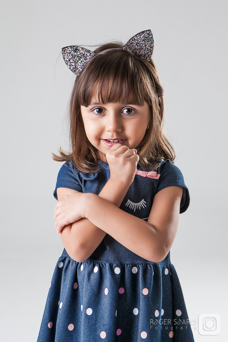 criança infância fotografia mamãe papai vovô vovó tios avós família roupa nova vestido estúdio vestido makeup maquiagem hair cabelo camiseta canon sorrisos risadas cabelos barba boneca poses mãos blusinha lábios óculos coração saia azul pulseira