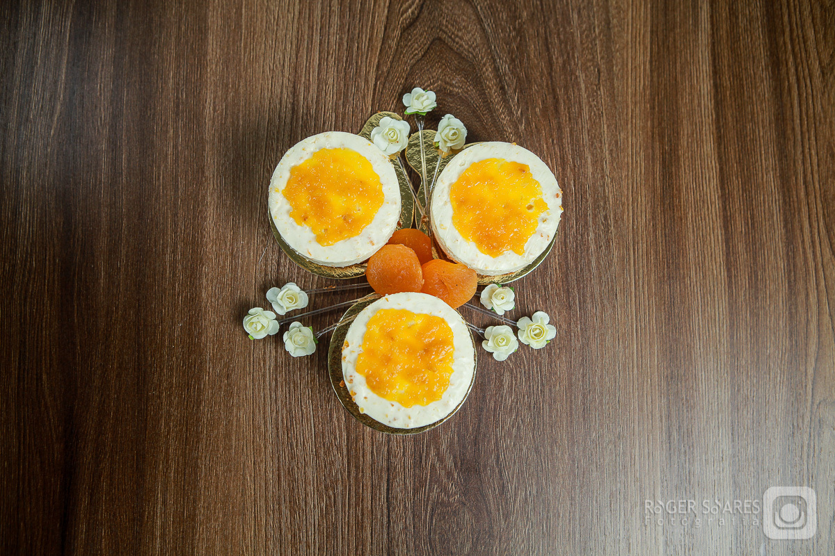 doceria vovo doces bolos confeitos mesa café cafezinho expresso xícara chantilly forno assado brigadeiro madeira chocolate branco cacau meio amargo cenoura flocos damasco cobertura flores fotografia still culinaria ecommerce estúdio fotografico