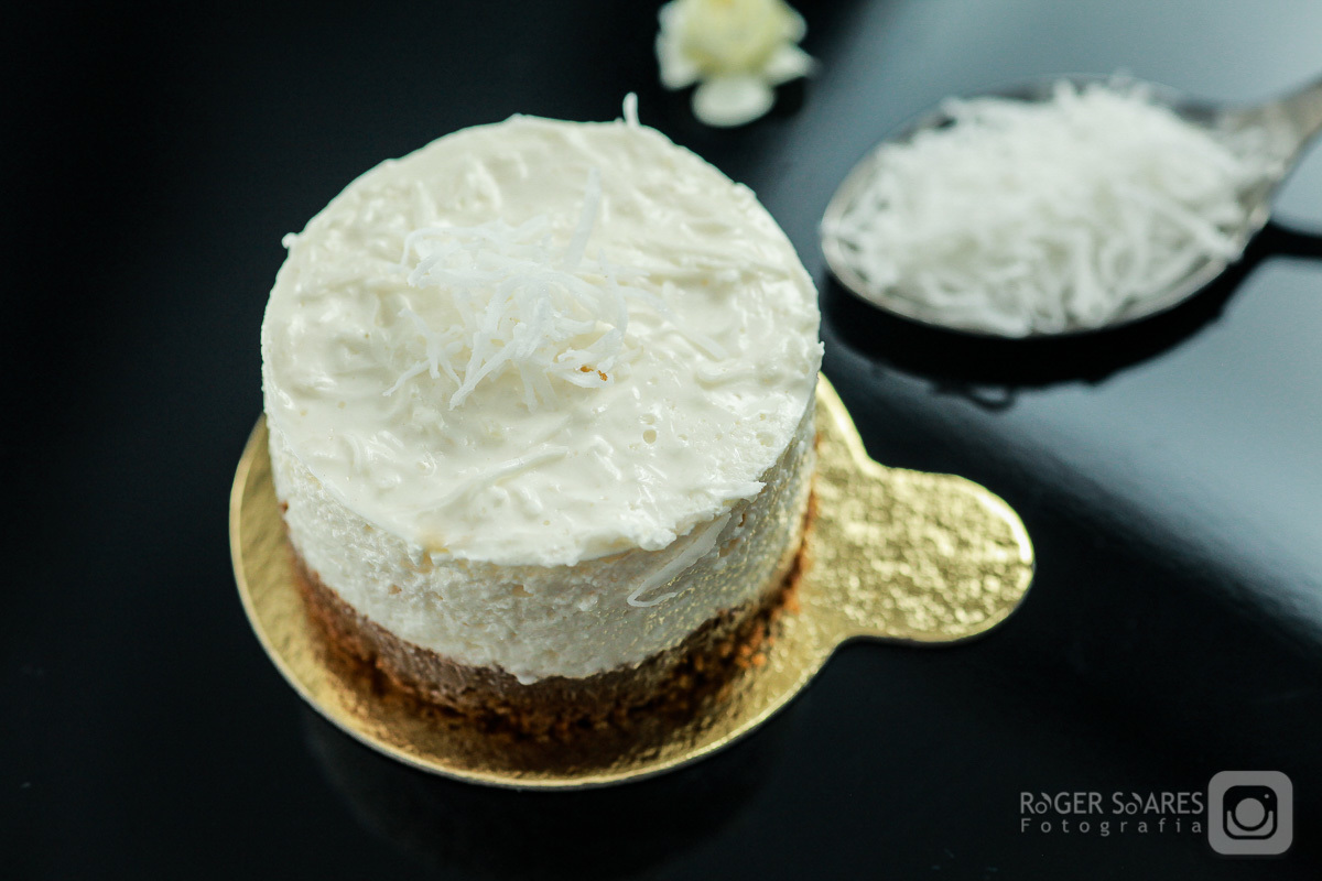 doceria vovo doces bolos confeitos mesa café cafezinho expresso xícara chantilly forno assado brigadeiro madeira chocolate branco cacau meio amargo cenoura flocos coco ralado de colher castanha fotografia still culinaria ecommerce estúdio fotografico