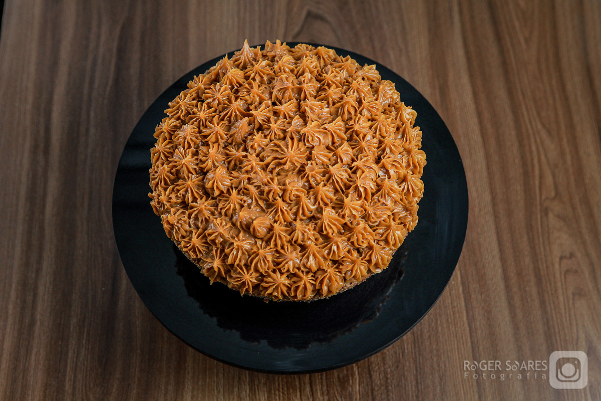 doceria vovo doces bolos confeitos mesa café cafezinho expresso xícara chantilly forno assado brigadeiro madeira chocolate branco cacau meio amargo cenoura flocos churros doce de leite cobertura fotografia still culinaria ecommerce estúdio fotografico