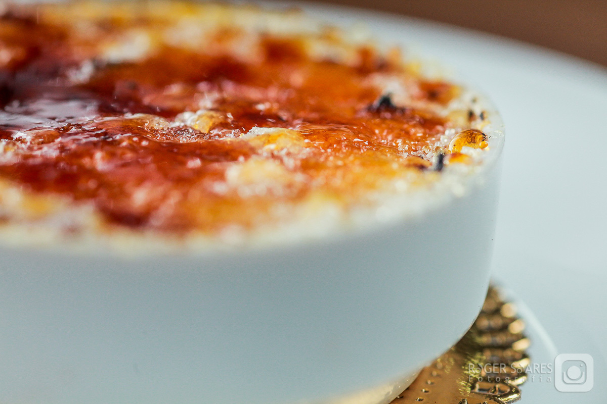 doceria vovo doces bolos confeitos mesa café cafezinho expresso xícara chantilly forno assado brigadeiro madeira chocolate branco cacau meio amargo cenoura flocos queimado crocante docinho fotografia still culinaria ecommerce estúdio fotografico