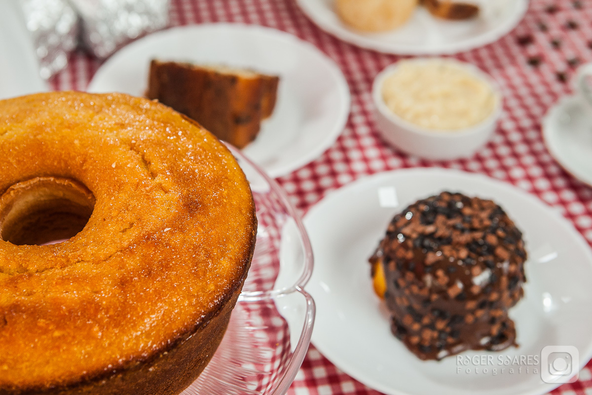 doceria vovo doces bolos confeitos mesa café cafezinho expresso xícara chantilly forno assado brigadeiro madeira chocolate branco cacau meio amargo cenoura flocos tarde suco pedaço fotografia still culinaria ecommerce estúdio fotografico