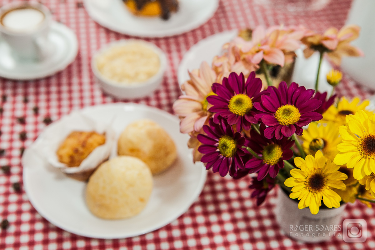 doceria vovo doces bolos confeitos mesa café cafezinho expresso xícara chantilly forno assado brigadeiro madeira chocolate branco cacau meio amargo cenoura flocos listrada vermelha pão de queijo fotografia still culinaria ecommerce estúdio fotografico