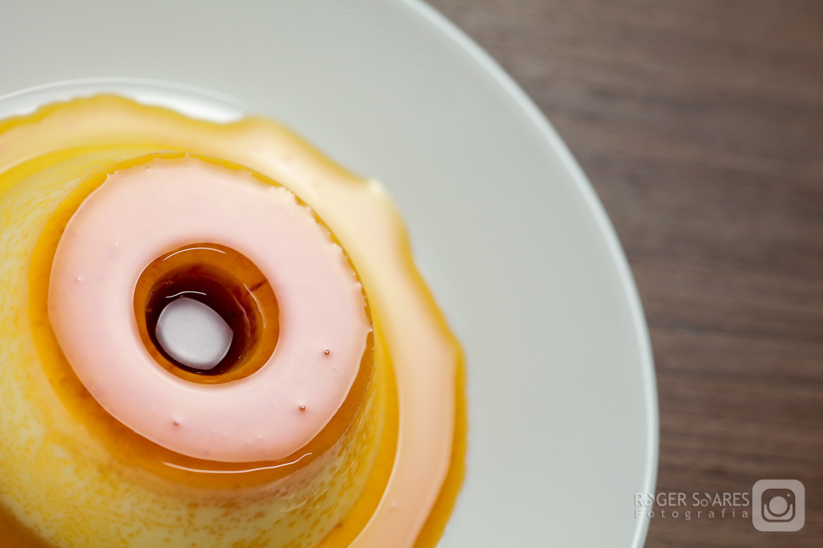 doceria vovo doces bolos confeitos mesa café cafezinho expresso xícara chantilly forno assado brigadeiro madeira chocolate branco cacau meio amargo cenoura flocos pudim leite condensado cobertura líquida still culinaria ecommerce estúdio fotografico