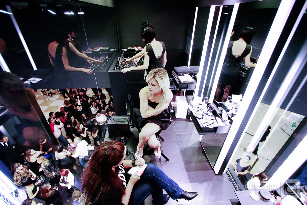 reportagem fotojornalismo revista quem acontece caras celebridades vanessa camargo inauguração loja shopping são paulo