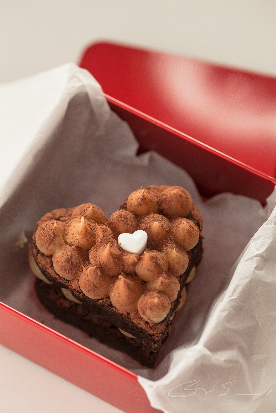 brownie santo chocolate chef coração recheado e-commerce delivery comida fotografia de alimentos gastronomia cozinha cardápio ifood rappi ubereats delícias da vovo chocolate belga meio amargo empresário embalagens especiais