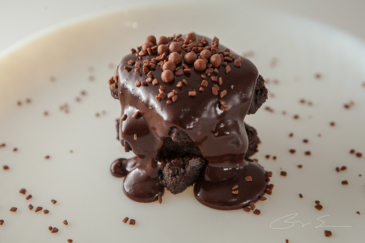 brownie santo chocolate chef coração recheado e-commerce delivery comida fotografia de alimentos gastronomia cozinha cardápio ifood rappi ubereats delícias da vovo chocolate belga meio amargo empresário cobertura derretida cookies