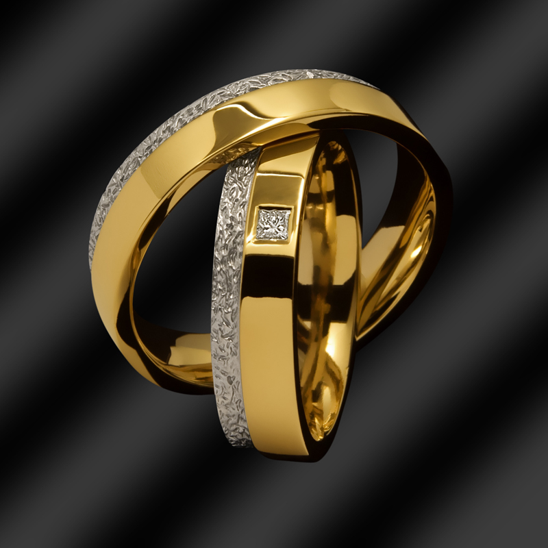 aliança de casamento em ouro branco amarelo 18k e ponto de diamante