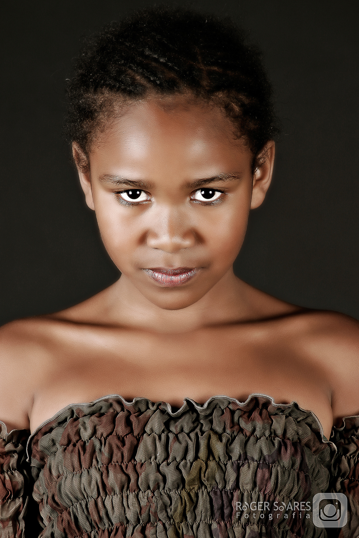 mulher menina negra empoderamento estúdio olhar
book fotografico