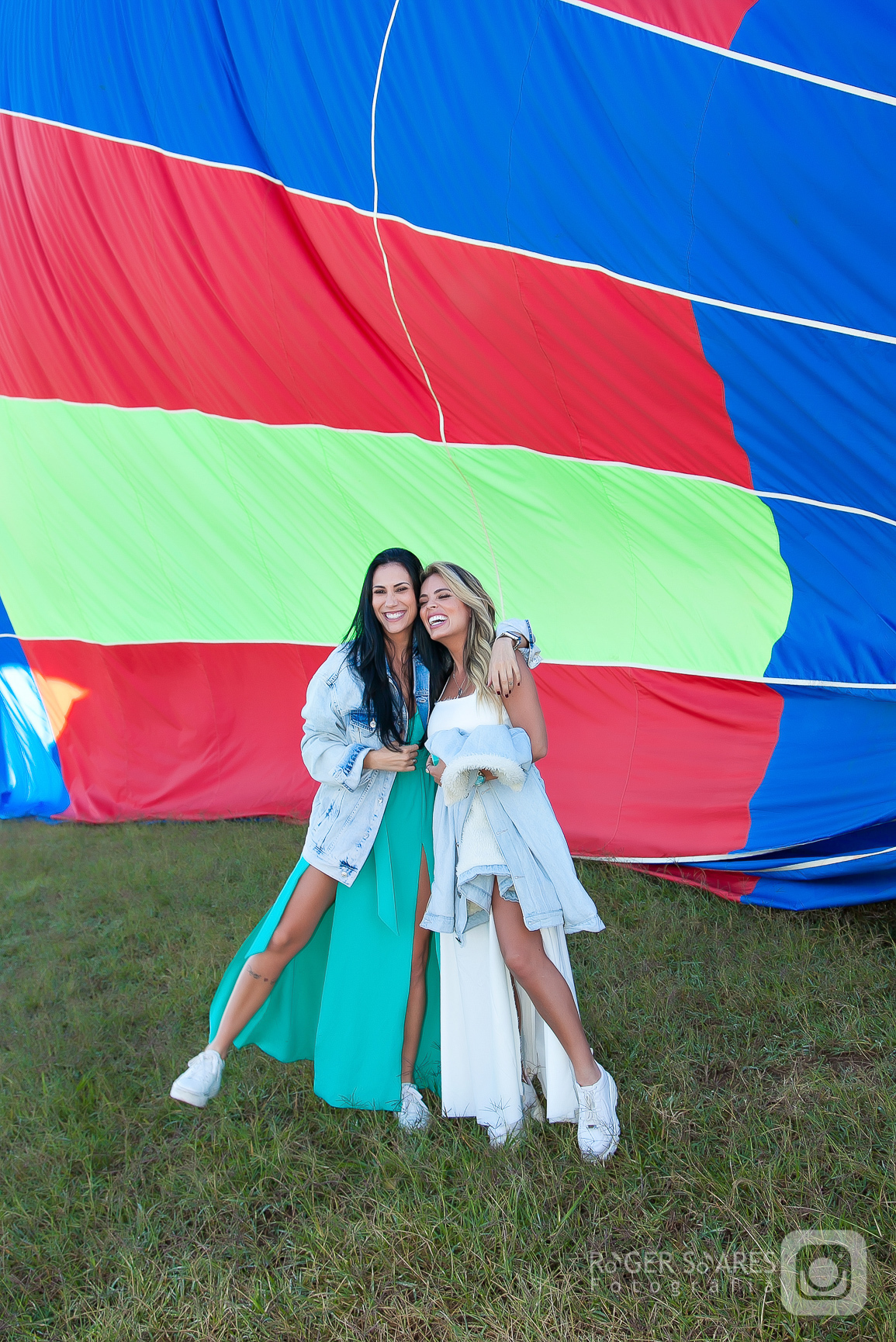 meninas sorrindo mulheres felizes amadas casal gay homoafetivo natiza