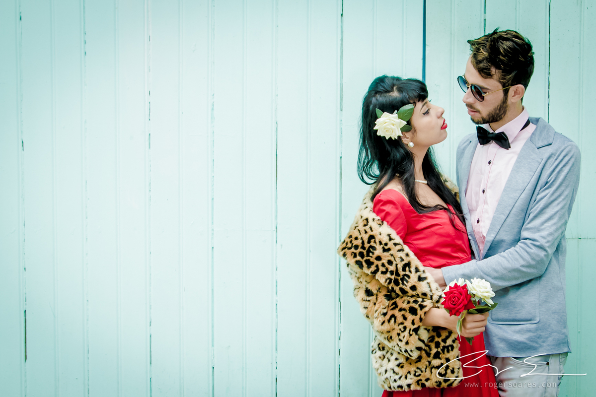 noivos vintage paranapiacaba casal namorados terninho vestido vermelho sexy cool oldschool matte tons frios olhares românticos ensaio book fotografico modelos pre wedding @rogersoaresfotografia