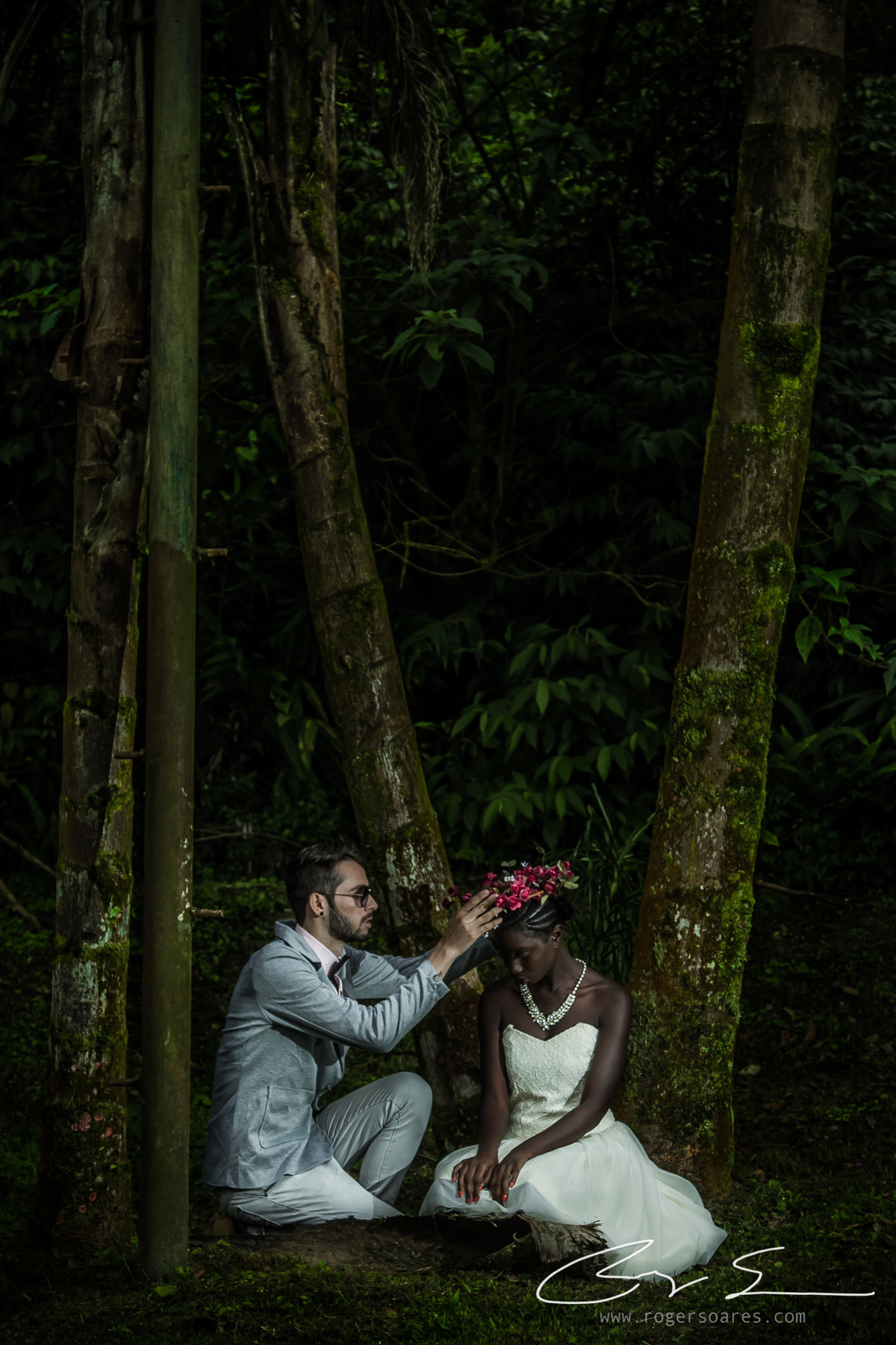 preto e branco negra negro preto cor raça racismo diversidade amor casal namorados natureza paranapiacaba  ensaio book fotografico modelos  pre wedding @rogersoaresfotografia profissional edição de imagem