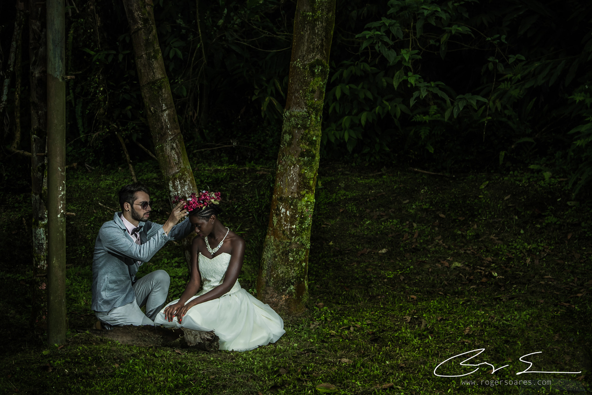 preto e branco negra negro preto cor raça racismo diversidade amor casal namorados natureza paranapiacaba  ensaio book fotografico modelos  pre wedding @rogersoaresfotografia romantismo cena filme cinema