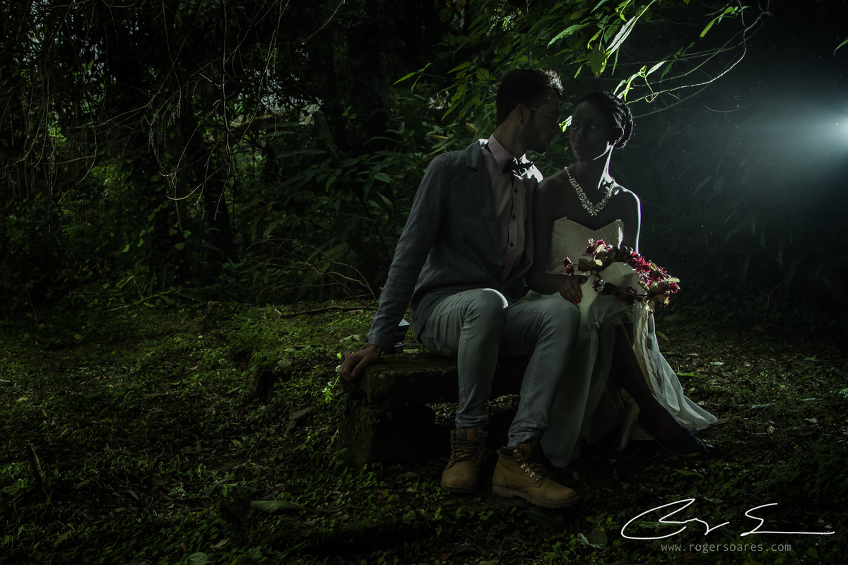 preto e branco negra negro preto cor raça racismo diversidade amor casal namorados natureza paranapiacaba  ensaio book fotografico modelos  pre wedding @rogersoaresfotografia contra luz segredo romântico sombras