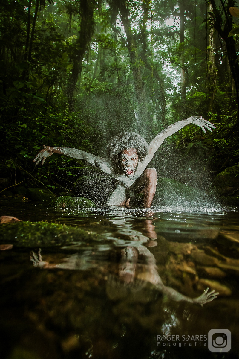 Ensaio Fotográfico Artístico nu masculino natureza parabapiacada cachoeira lago olho dagua homem pelado pintado rustico força braveza