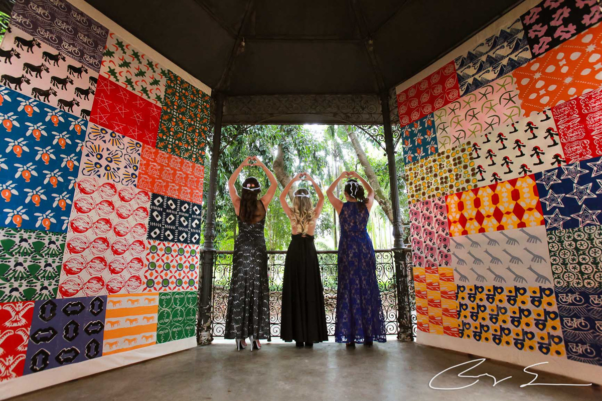 Ensaio Fotografico meninas amigas loira vestidos gala gaby carol karina escadaria de pedra pinacoteca do estado são paulo parque da luz