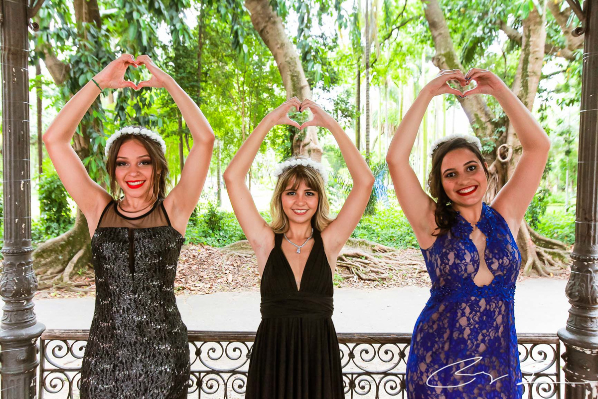 Ensaio Fotografico meninas amigas loira vestidos gala gaby carol karina escadaria de pedra pinacoteca do estado são paulo parque da luz