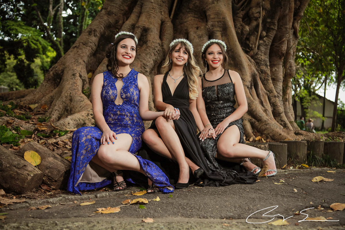 Ensaio Fotografico meninas amigas loira vestidos gala gaby carol karina escadaria de pedra pinacoteca do estado são paulo parque da luz