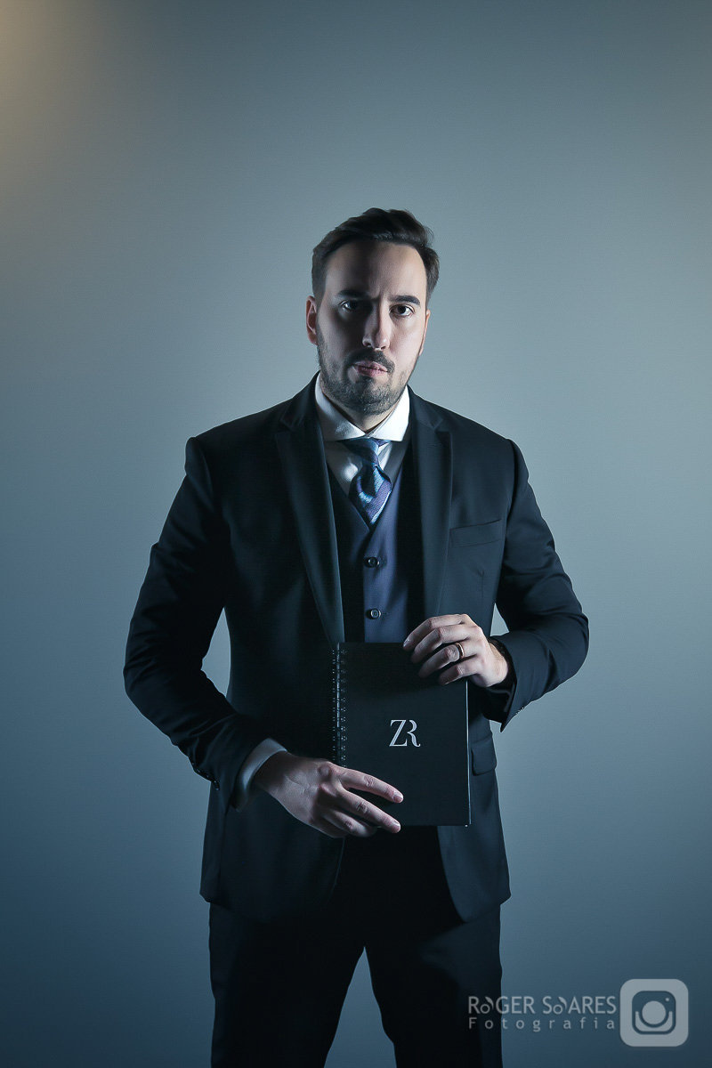 Retratos Profissionais Empresariais Sócios CEO CEFO Diretoria Diretores Proprietários Casal Fotos em Estúdio Fotográfico Portfólio Advogados Advocacia Direito Agronegócio Fotos Posadas Revista Editorial Homem