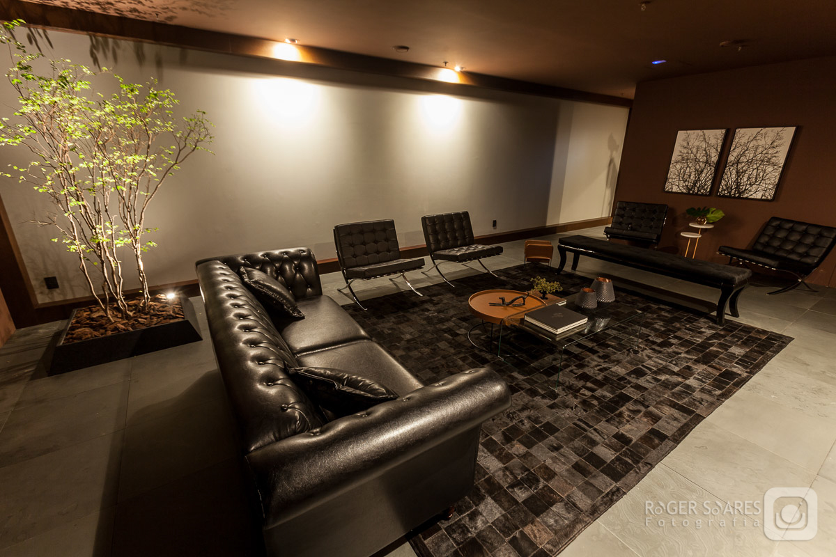 Sala Hall de Entrada Recepção Logotipo Marca Desing de Interiores Decoração Flores Pedras Verde Mesas Tampos Sofá reunião Advogados Advocacia Direito Prédio Torre Empresarial Nestle Avenida das Nações Unidas Marginal Pinheiros São Paulo Capital COURO