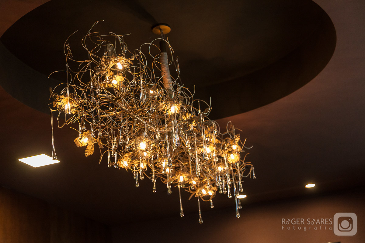 Sala Hall de Entrada Recepção Logotipo Marca Desing de Interiores Decoração Flores Mesas Tampos Sofá reunião Advogados Advocacia Direito Prédio Torre Empresarial Nestle Avenida das Nações Unidas Marginal Pinheiros São Paulo Capital Flores Lustres Janelas