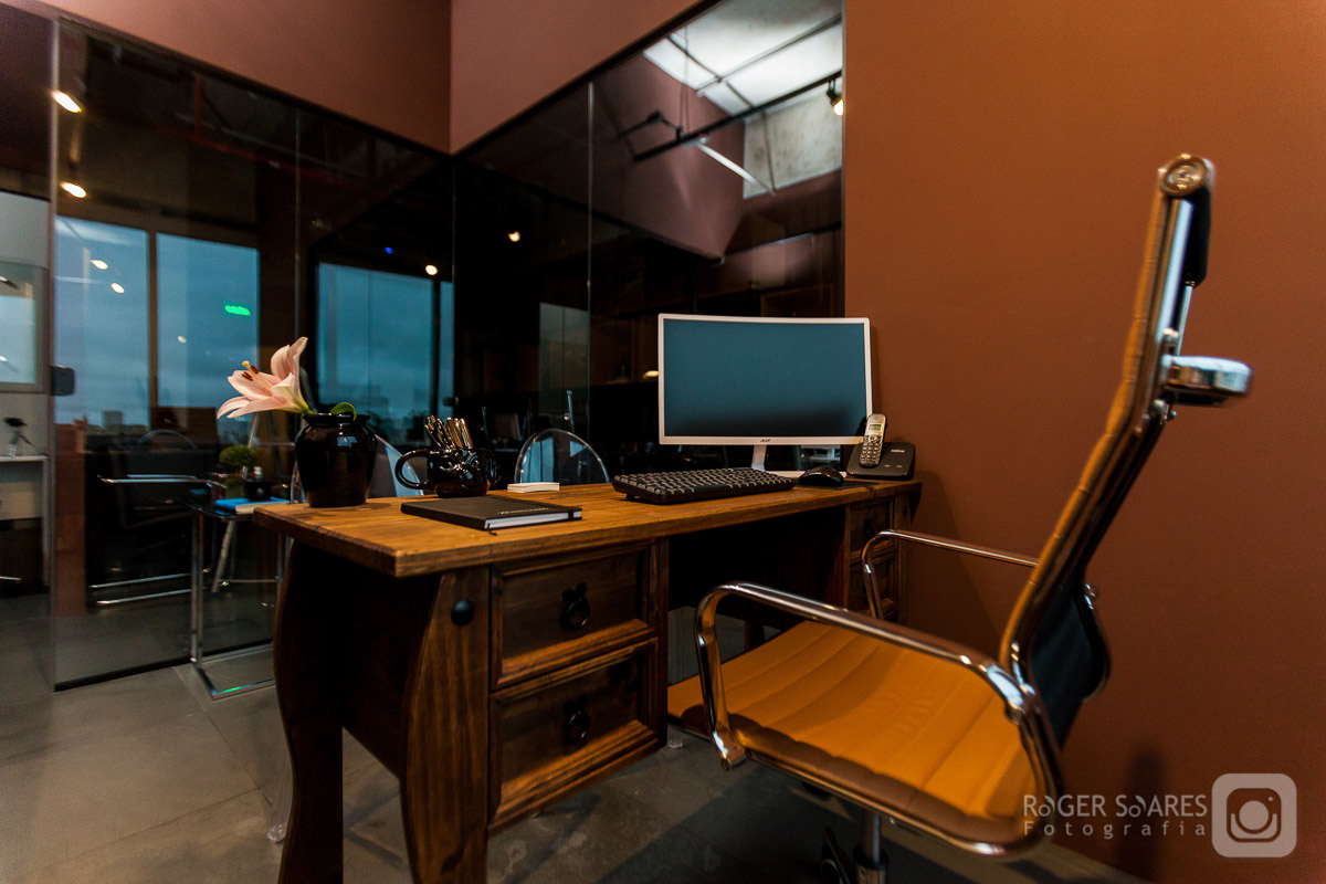 Sala Hall de Entrada Recepção Logotipo Marca Desing de Interiores Decoração Flores Mesas Tampos Sofá reunião Advogados Advocacia Direito Prédio Torre Empresarial Nestle Avenida das Nações Unidas Marginal Pinheiros São Paulo Capital Caneta Montblanc