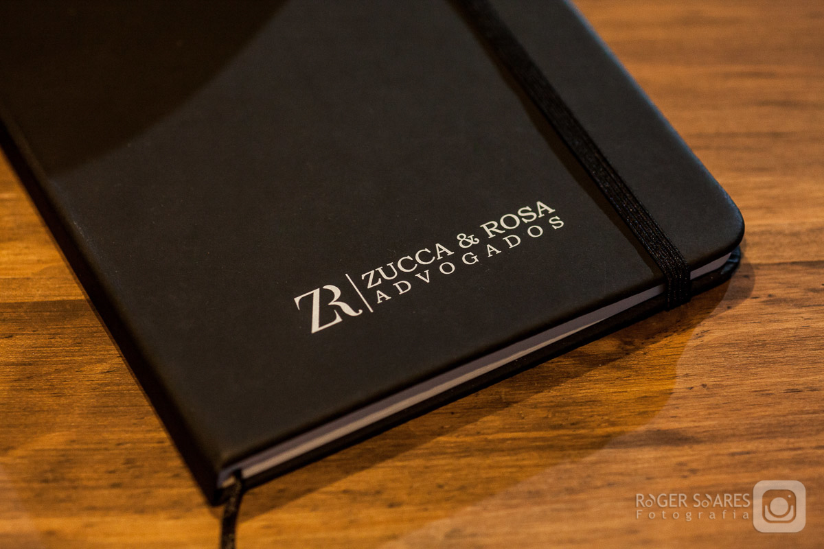 Sala Hall de Entrada Recepção Logotipo Marca Desing de Interiores Decoração Flores Mesas Tampos Sofá reunião Advogados Advocacia Direito Prédio Torre Empresarial Nestle Avenida das Nações Unidas Marginal Pinheiros São Paulo Capital Caneta Montblanc