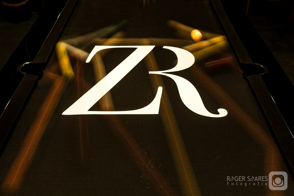 Sala Hall de Entrada Recepção Logotipo Marca Desing de Interiores Decoração Flores Mesas Tampos Sofá reunião Game PS4 Empresarial Nestle Avenida das Nações Unidas Marginal Pinheiros São Paulo Capital Mesa Bilhar