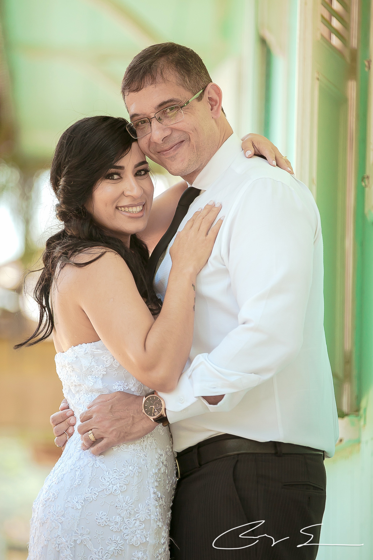 casamento civil no cartorio juiz de paz santo andre policial policia delegado amor alianças romantismo casal noivo e noiva viatura pm delegado modelo moda fashion ensaio de noivos paranapiacaba são paulo no campo natureza flores balões dresscode hair