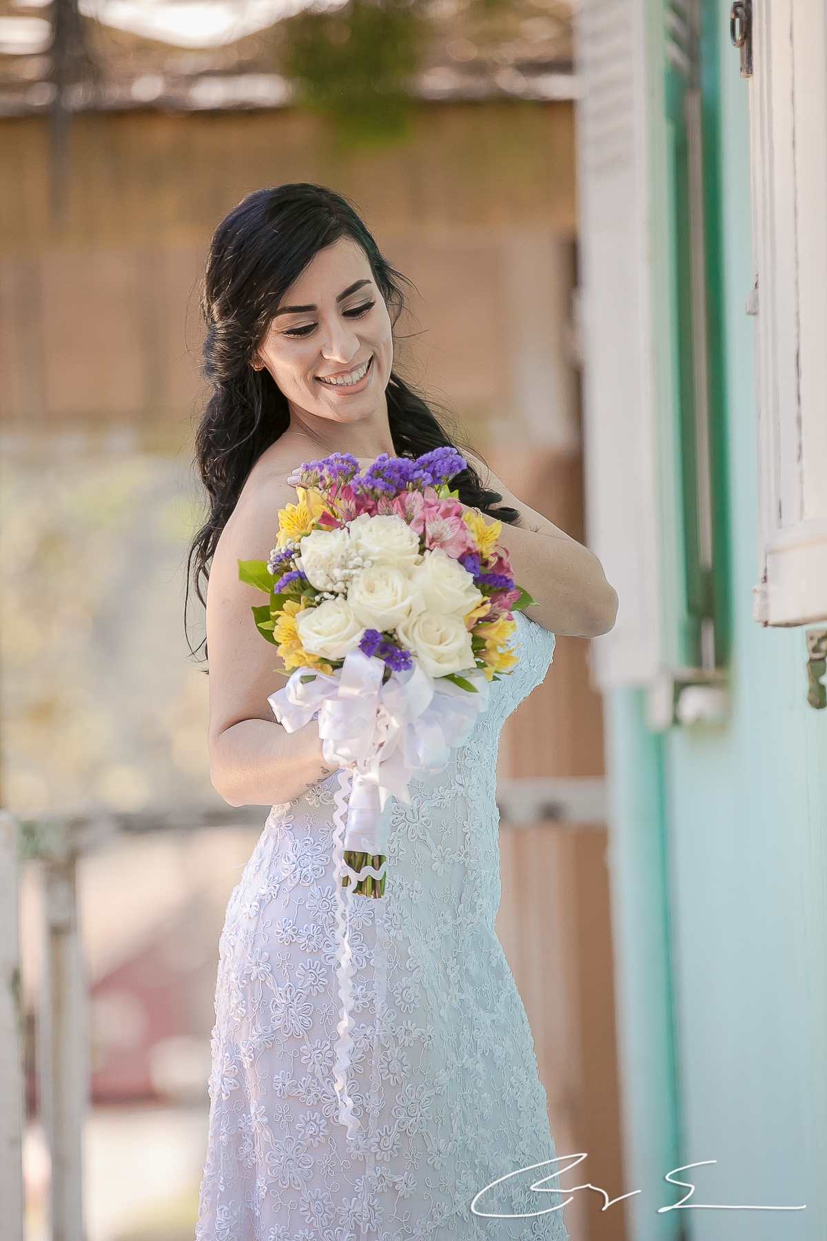 casamento civil no cartorio juiz de paz santo andre policial policia delegado amor alianças romantismo casal noivo e noiva viatura pm delegado modelo moda fashion ensaio de noivos paranapiacaba são paulo no campo natureza flores balões dresscode hair