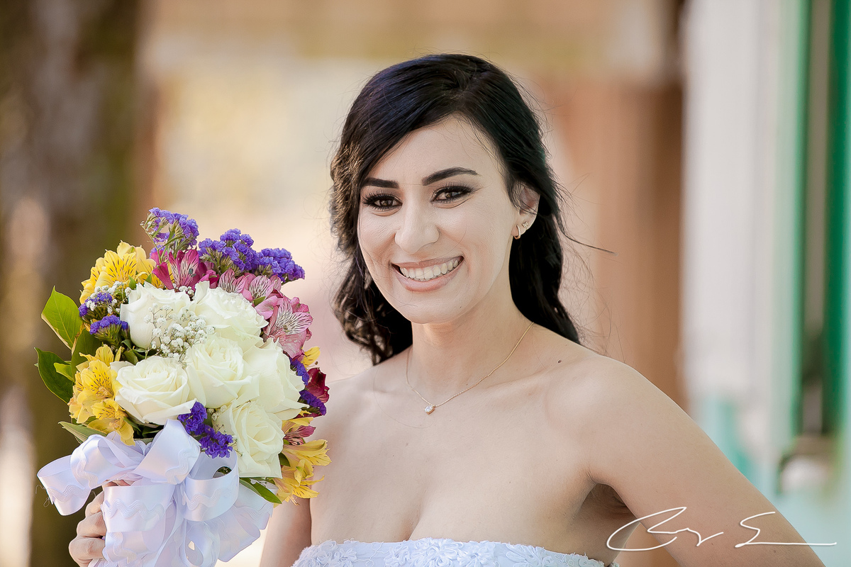 casamento civil no cartorio juiz de paz santo andre policial policia delegado amor alianças romantismo casal noivo e noiva viatura pm delegado modelo moda fashion ensaio de noivos paranapiacaba são paulo no campo natureza flores balões dresscode hair