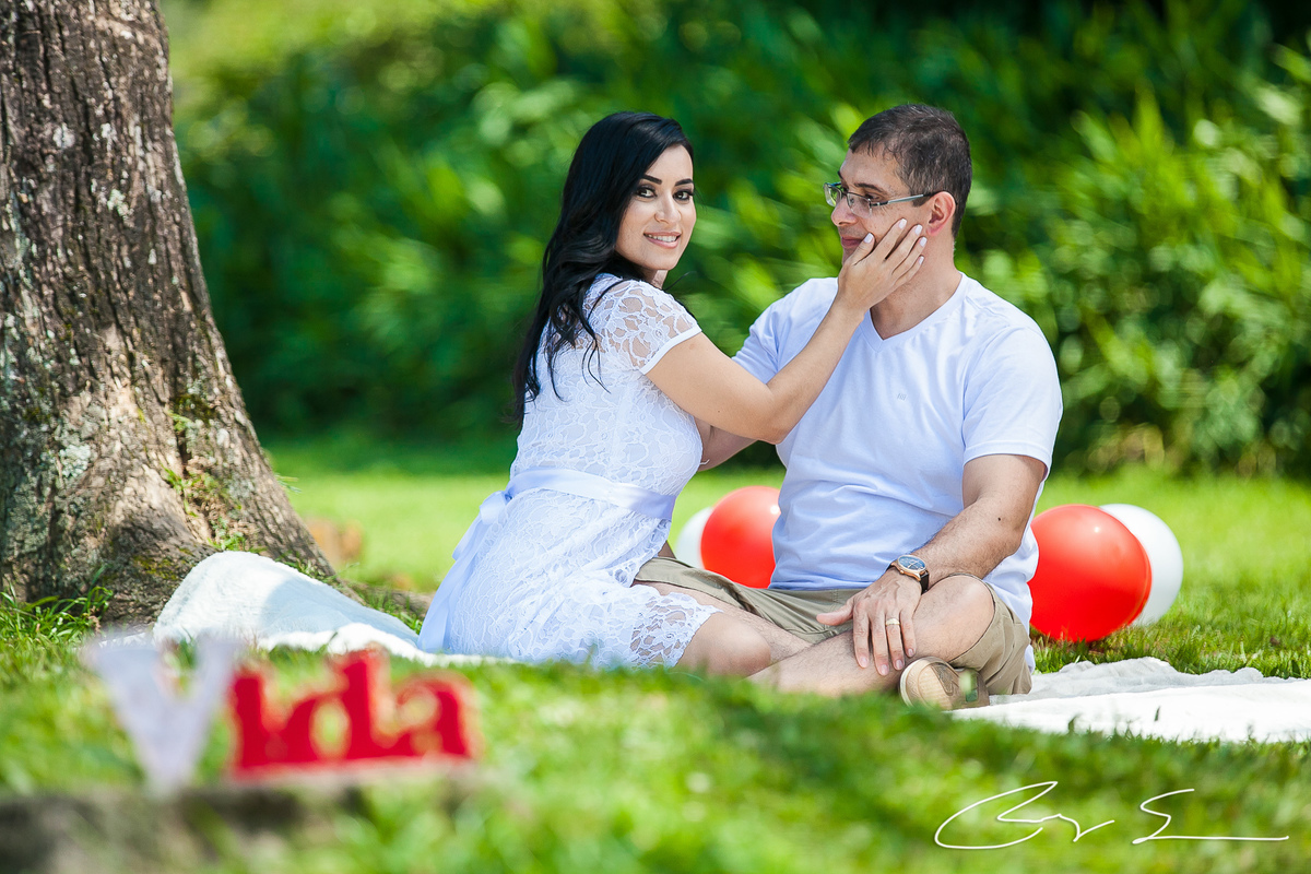 casamento civil no cartorio juiz de paz santo andre policial policia delegado amor alianças romantismo casal noivo e noiva viatura pm delegado modelo moda fashion ensaio de noivos paranapiacaba são paulo no campo natureza flores balões dresscode hair