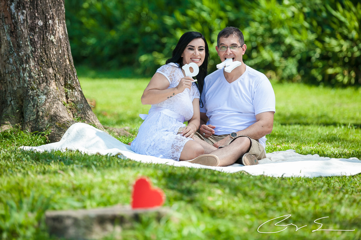 casamento civil no cartorio juiz de paz santo andre policial policia delegado amor alianças romantismo casal noivo e noiva viatura pm delegado modelo moda fashion ensaio de noivos paranapiacaba são paulo no campo natureza flores balões dresscode hair