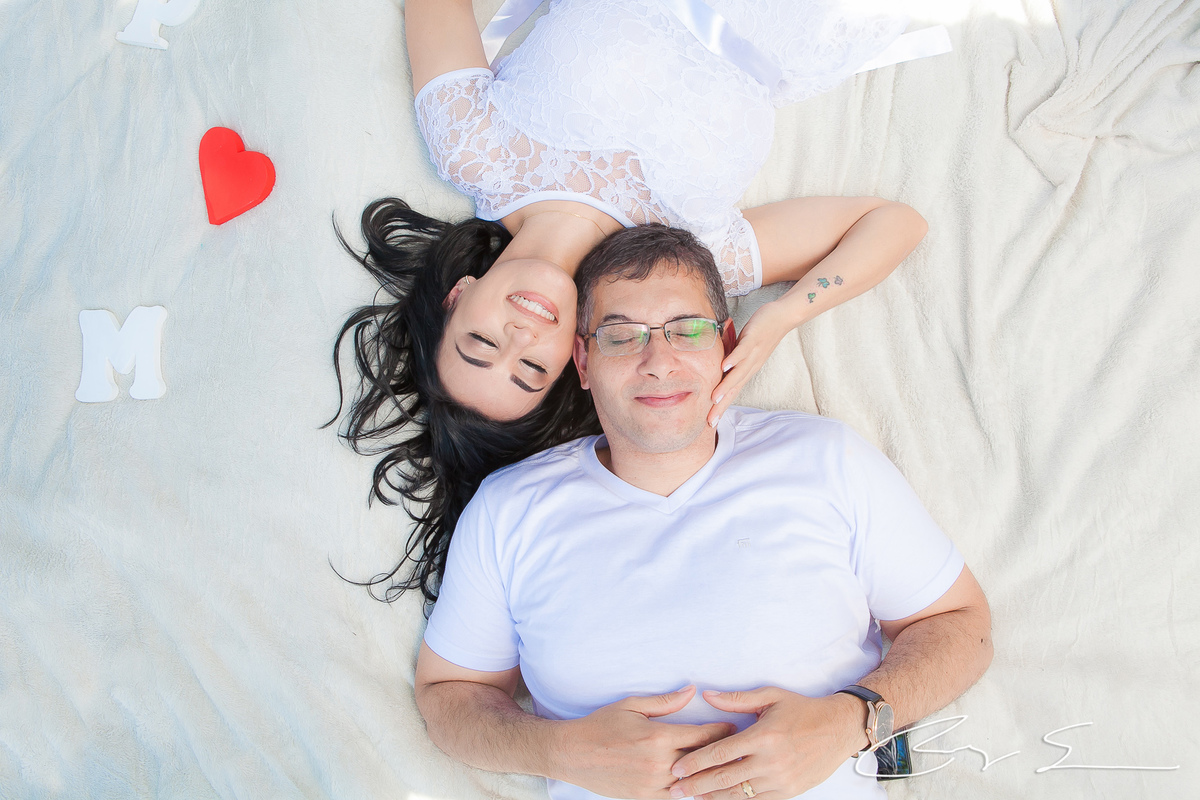 casamento civil no cartorio juiz de paz santo andre policial policia delegado amor alianças romantismo casal noivo e noiva viatura pm delegado modelo moda fashion ensaio de noivos paranapiacaba são paulo no campo natureza flores balões dresscode hair