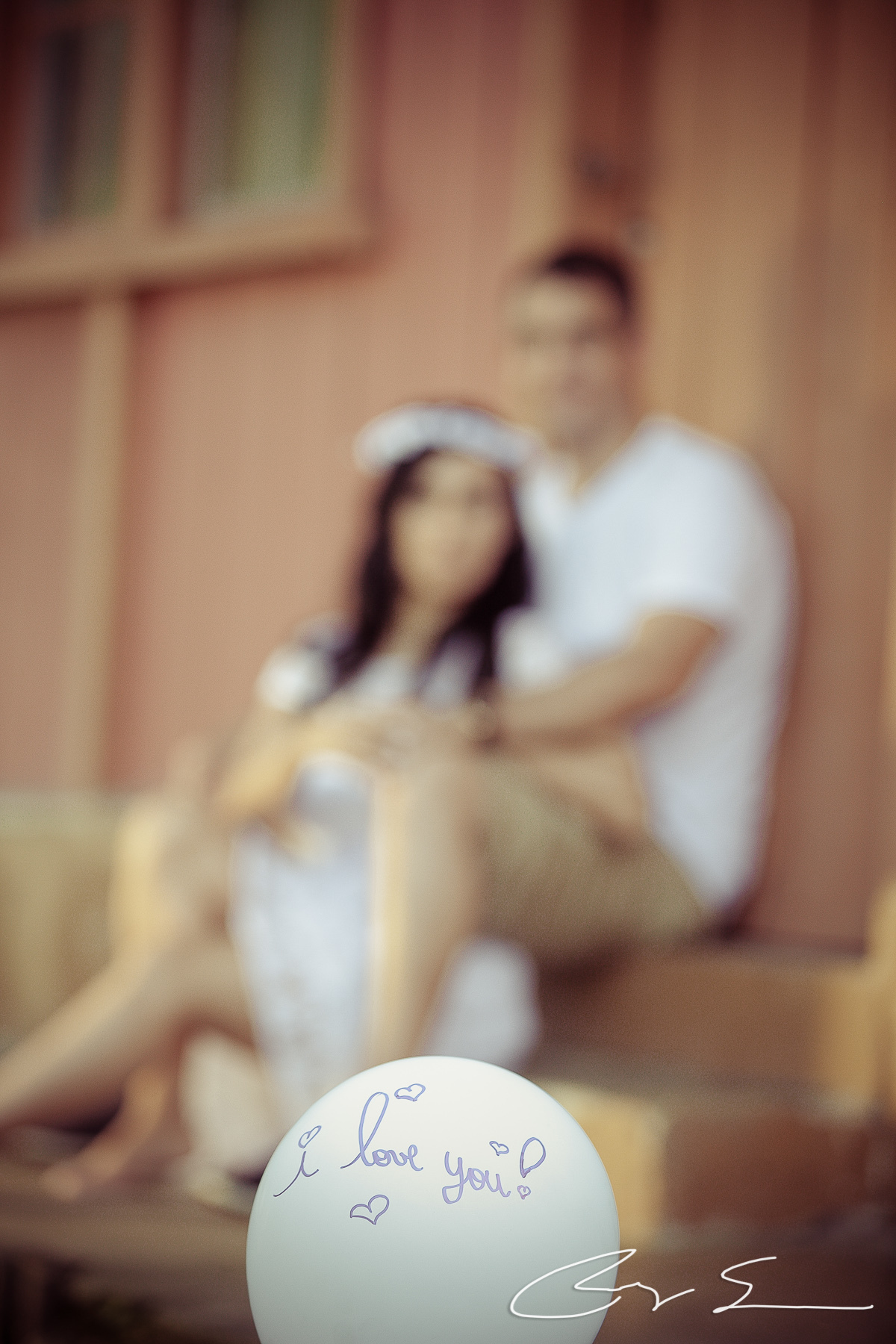 casamento civil no cartorio juiz de paz santo andre policial policia delegado amor alianças romantismo casal noivo e noiva viatura pm delegado modelo moda fashion ensaio de noivos paranapiacaba são paulo no campo natureza flores balões dresscode hair