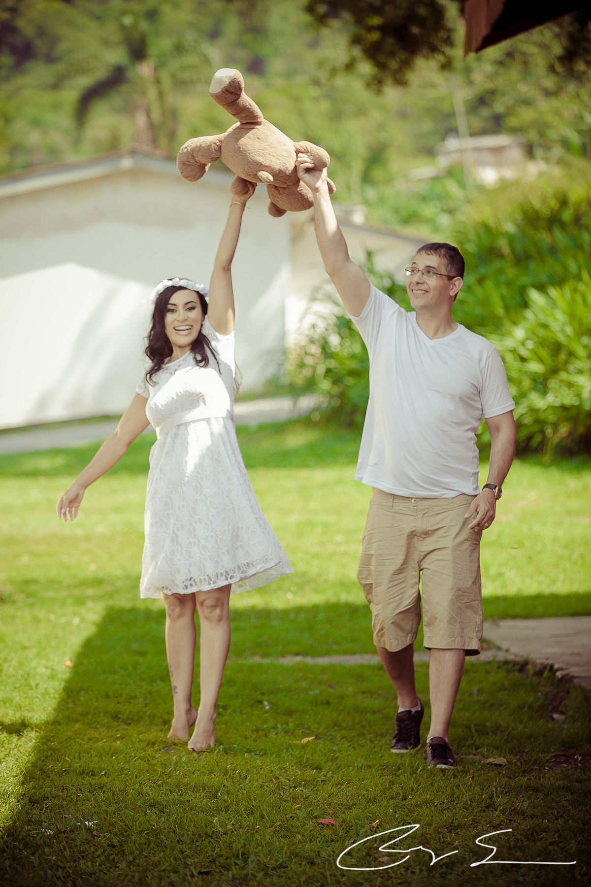 casamento civil no cartorio juiz de paz santo andre policial policia delegado amor alianças romantismo casal noivo e noiva viatura pm delegado modelo moda fashion ensaio de noivos paranapiacaba são paulo no campo natureza flores balões dresscode hair