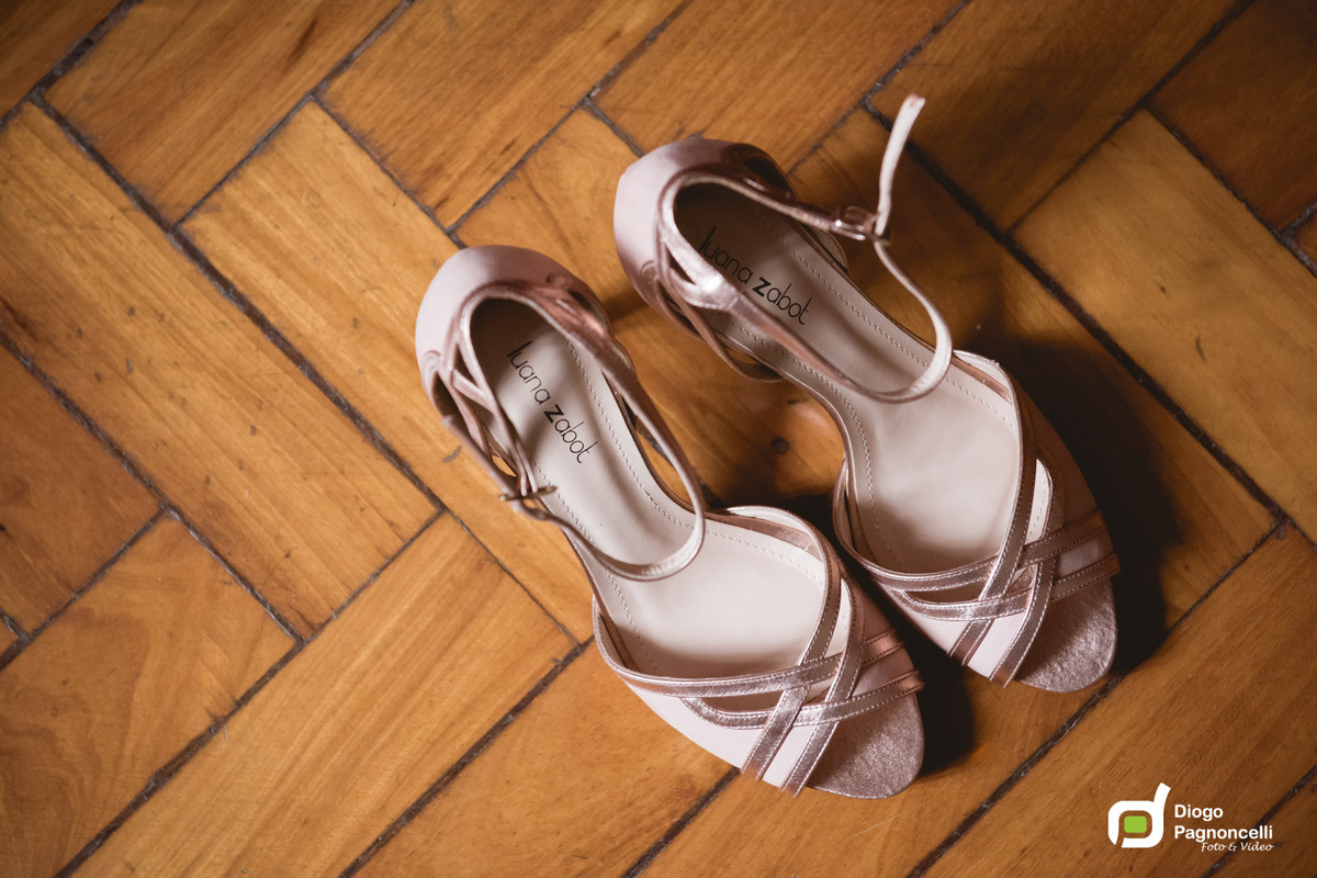 Detalhe dos sapatos da noiva. Foto Diogo Pagnoncelli.