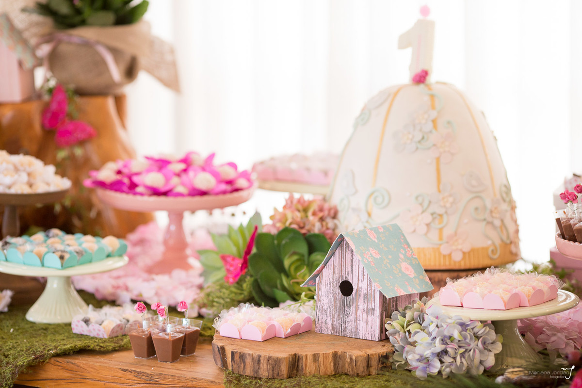 bolo com tema Jardim das Borboletas