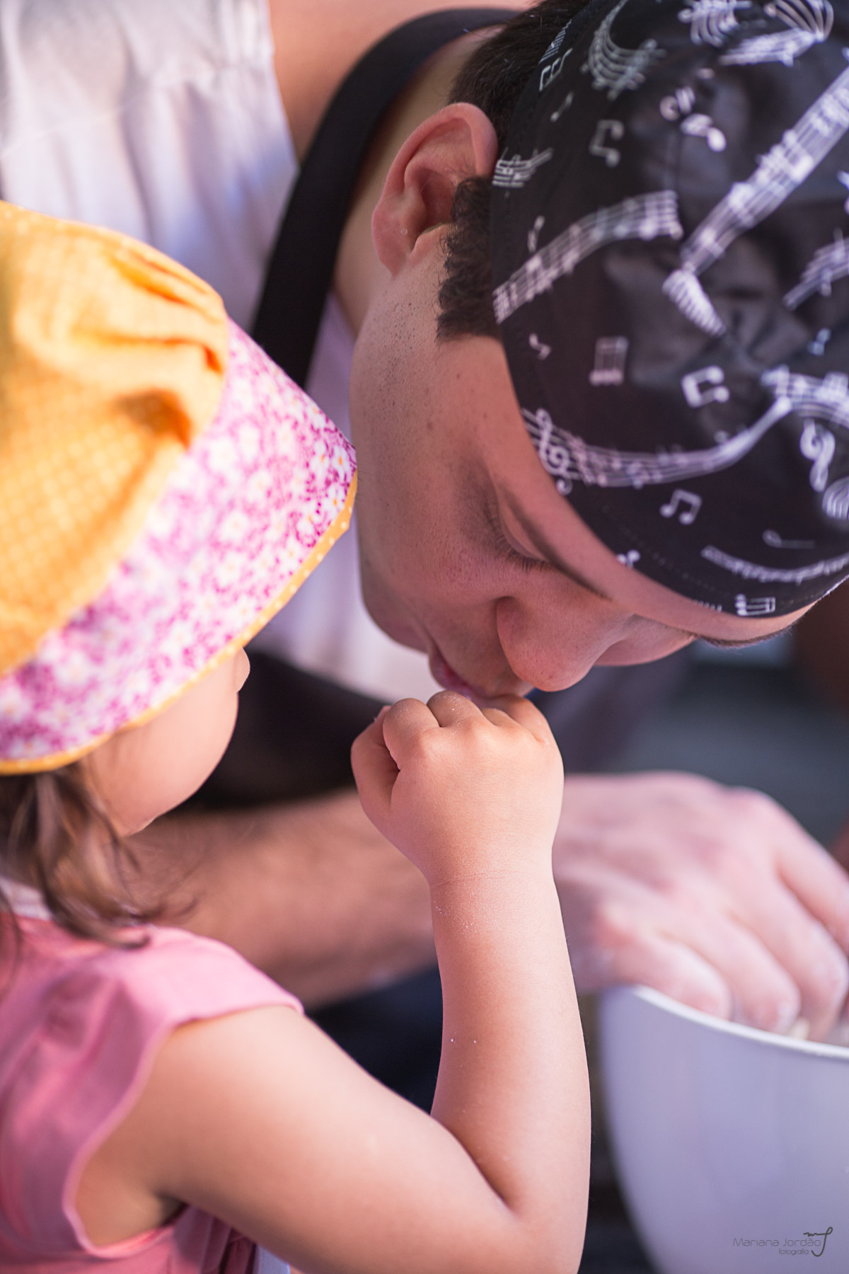 pai e filha na cozinha