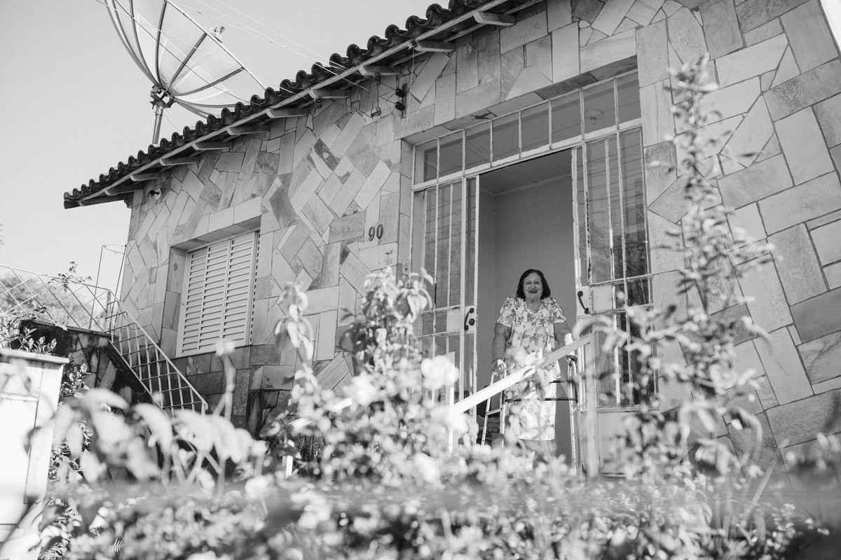 Noiva Lívia visitando sua avó antes da cerimônia