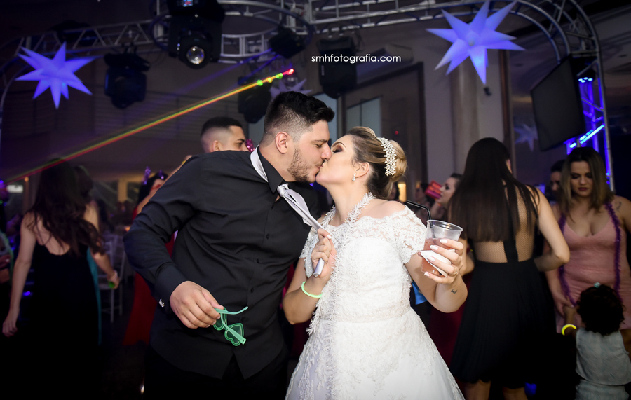 santa bárbara d'oeste sp rosas ville festa casamento noivos thamizi e matheus beijo balada 