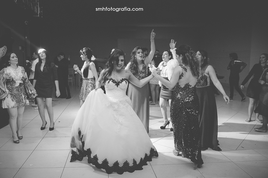 casamento bruna e geovani smh fotografia vila harmonia casamento de dia rock'n roll nova odessa sp noiva dançando e noivo cantando
