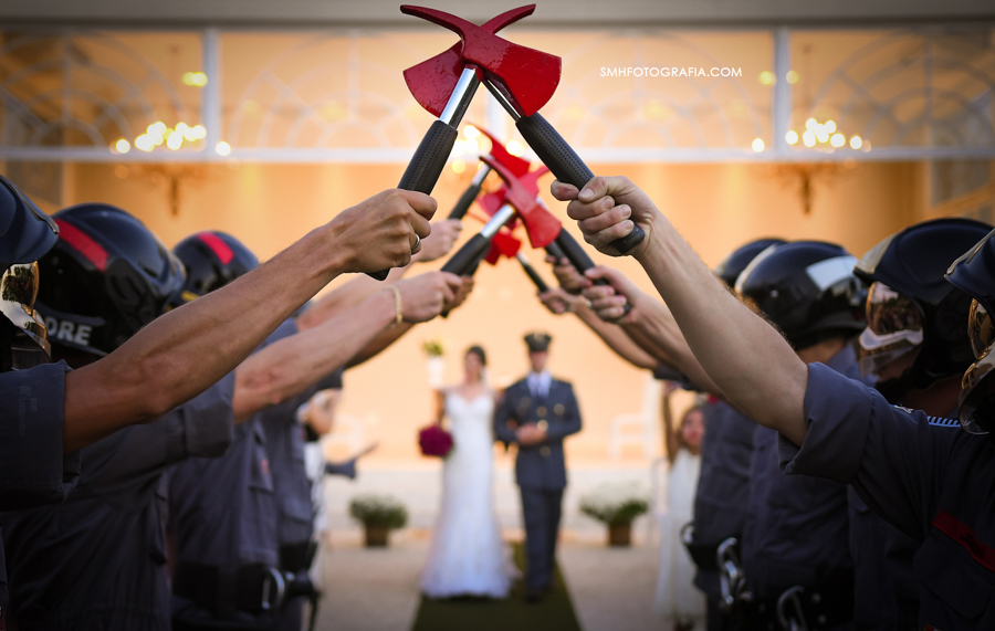 esta no ar amo muito tudo isso noiva e noivo casamento de dia bombeiro casamento ao entardecer villa sao vito ao ar livre