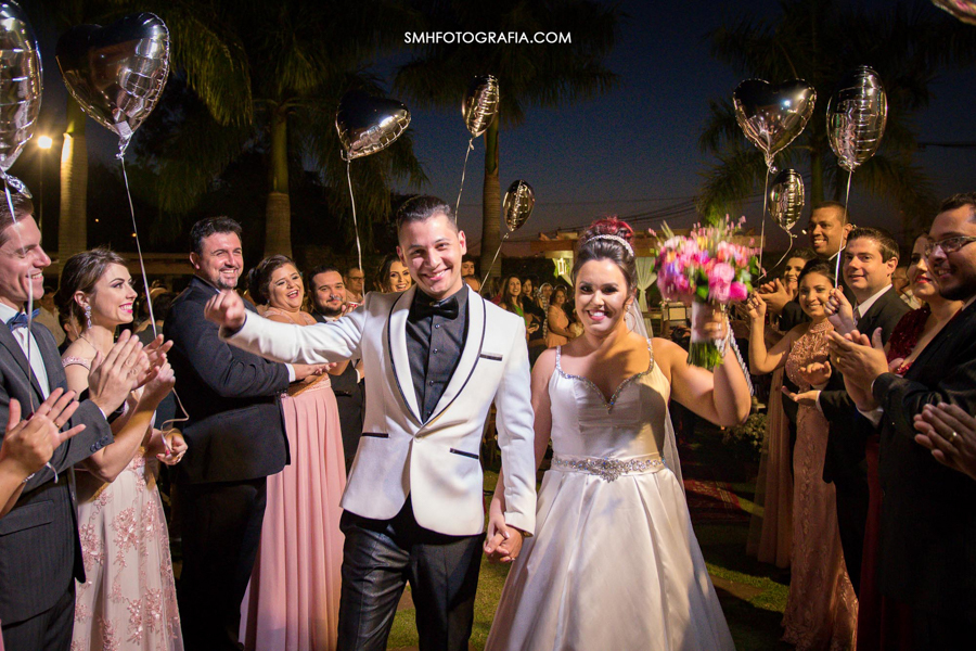 casamento ana paula e ronaldo wedding vila harmonia smh fotografia final de tarde dia lindo o amor esta no ar hilquias hair solange pasquoto decoração vestido de noiva noivos chiques americana sp nova odessa sp